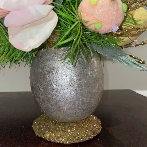 Easter capiz table top floral arrangement - Picture 6 of 6